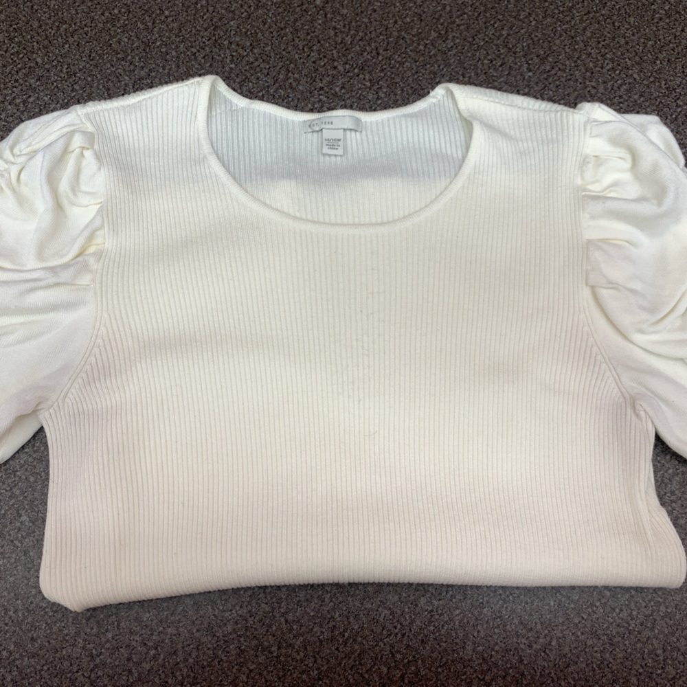 White Ribbed Puff Sleeve Top